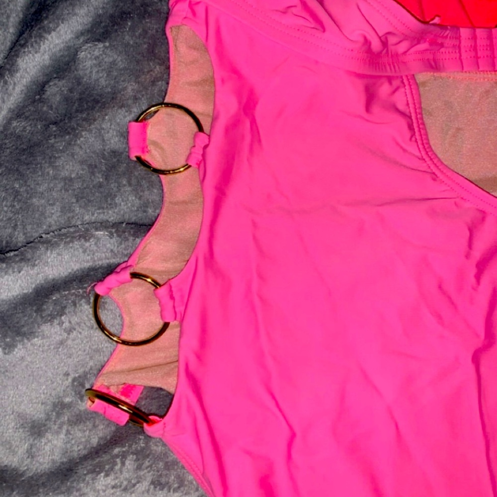 Pink one peice bathing suit 👙 🎀